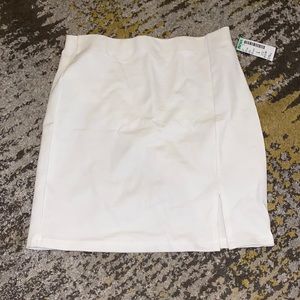 Papaya large white fitted skirt with slit